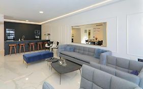 Awesome View, 3Bdm Haneviim Court